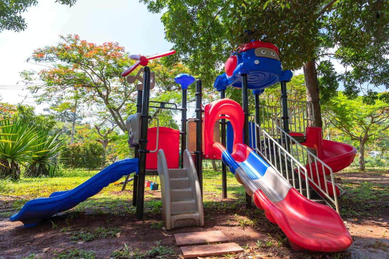 Diamond Hill Resort Nong Nam Daeng Exteriör bild
